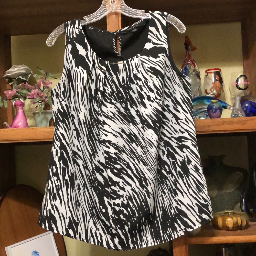 Ladies Larry Levine Sleeveless Top
